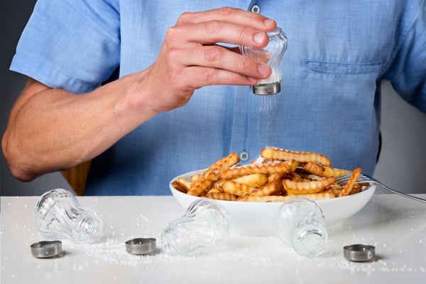 「頑張って塩分を減らす」よりバナナを食べる方が血圧が下がるかもしれない