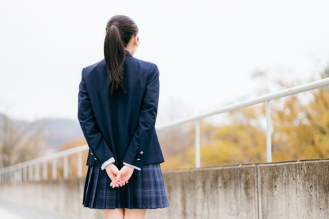 【画像】例の飛び降りJC、最後の一枚がこちら･････････(´；ω；｀)⇒