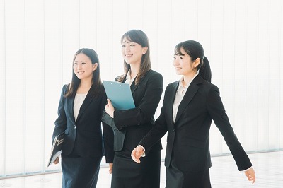 【画像】こういう働く女性のキャンペーンをやればぜったいバズるだろwww