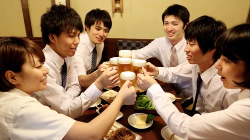 【悲報】上司「飲み会来ないと評価下がるぞ」←これ