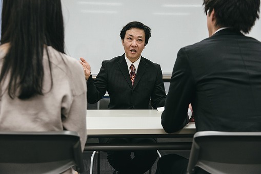 【悲報】ワイ、オンライン面接で待機してたら「あっいるw」と言われ終わる