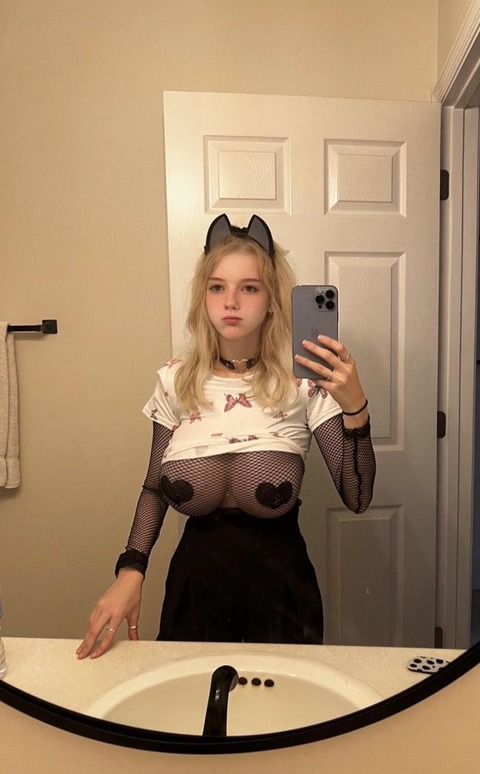 【画像】ロシアのJK、ヤバすぎる乳で14万いいねwww