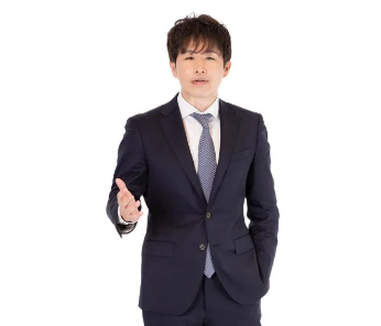 部屋に突然男が侵入し、抱きしめて「もう来ないと思うけど、引っ越した方がいい」と警告して去る事件が発生www