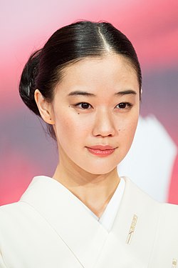【雰囲気一変】スピード婚から7年…蒼井優の近影に反響「本当に幸せそうな顔してる」