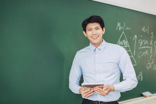 【悲報】中学校教諭さん「女子中学生とホテルには行ったが性行為はしていない」