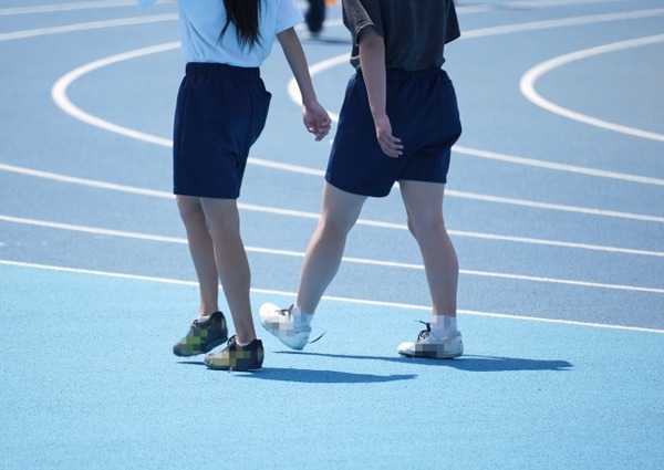 【画像】部活動中のJKさん、胸が浮き上がってしまう･････♡♡♡