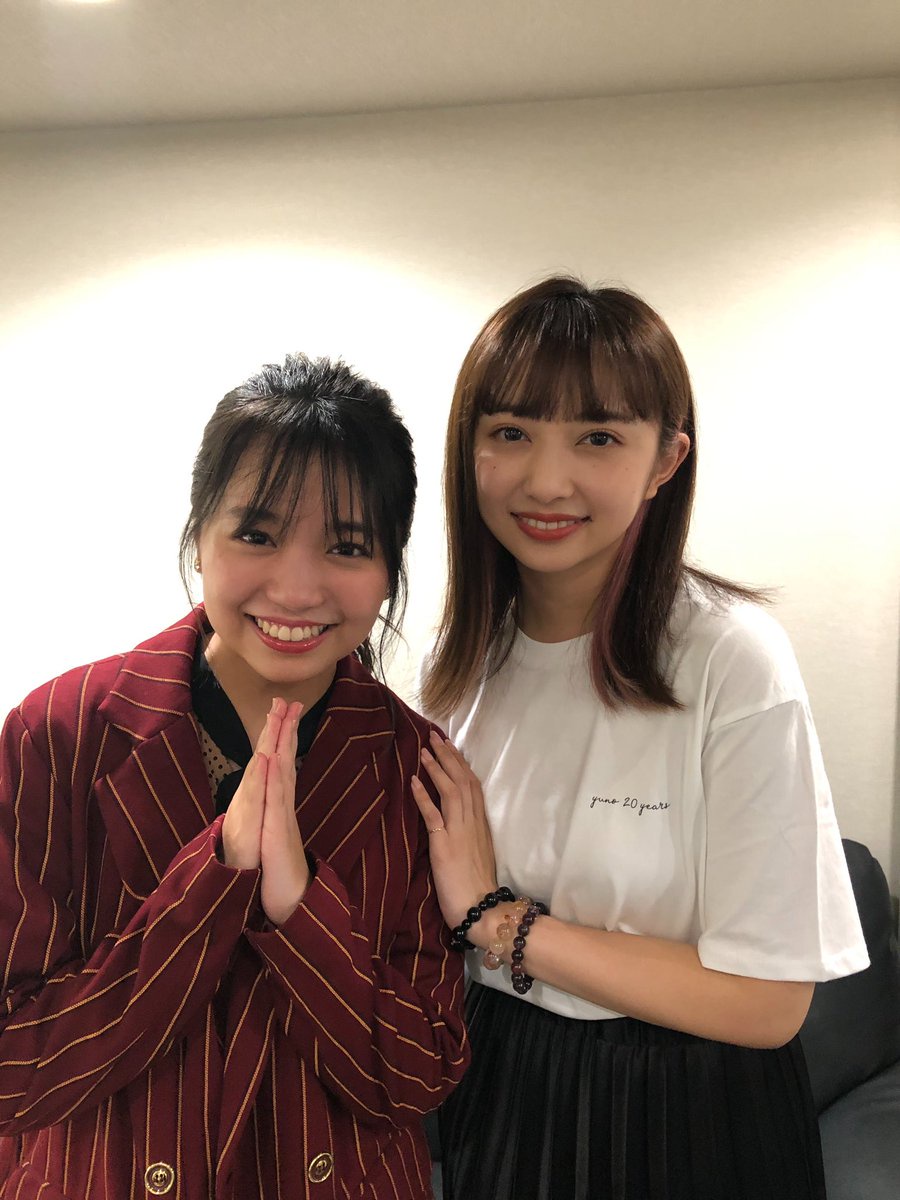 【画像】たぬき顔姉妹さん、ここまで脱ぎました！