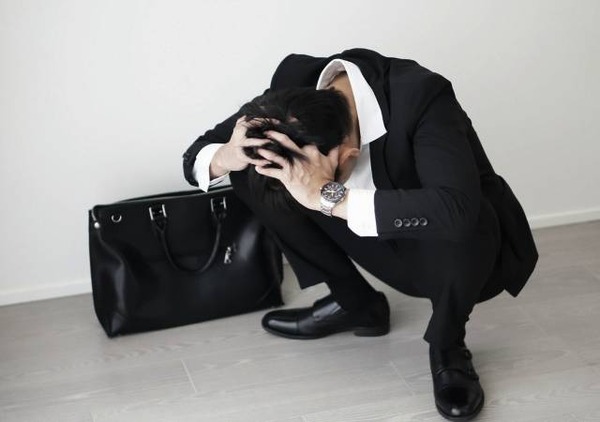 【悲報】ワイ、副業がバレて会社をクビになる⇒！！