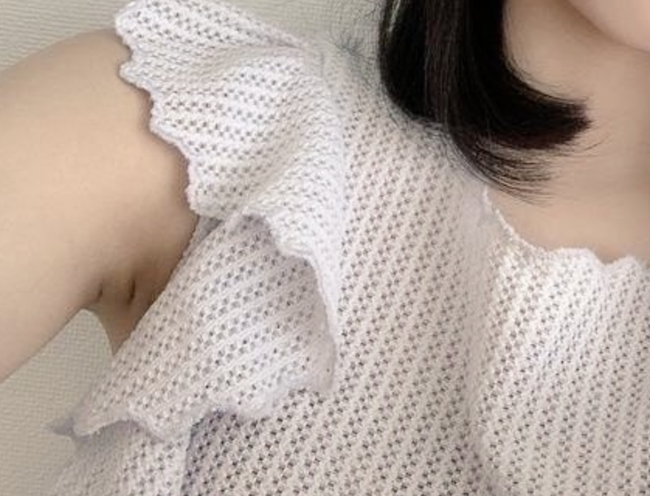 【画像】女子高生、電車内でミスって『マンチラ』してしまう