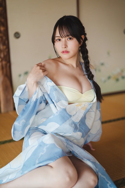 【画像】女性声優さん、いきなり脱ぐwww