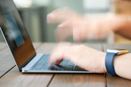 【悲報】会社のPCで遊んでた社員、部署ごとに晒されるwww