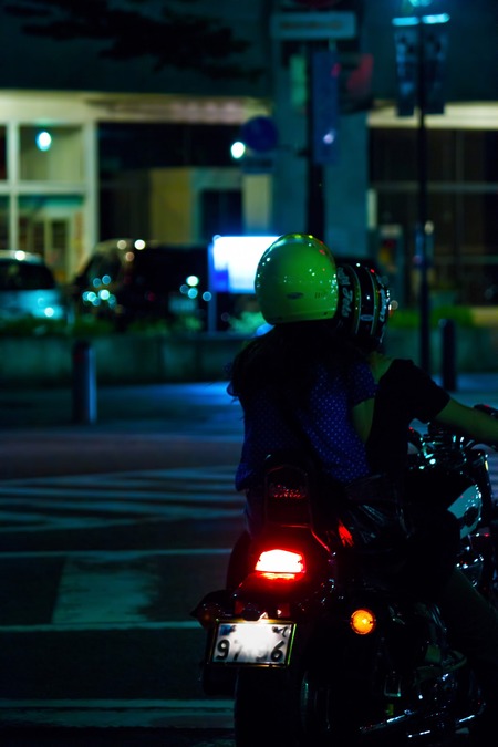 警察「ひえっ、あのバイク危険運転やんけ…！」