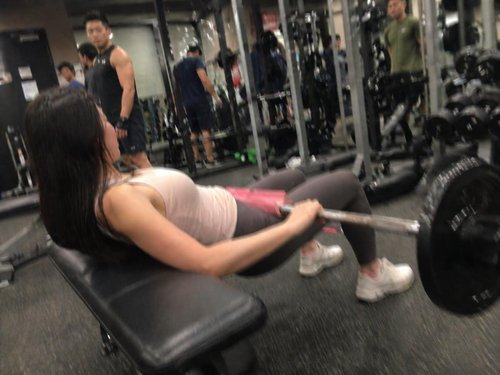 【悲報】40半ば女子さん、どのジムに行っても男に付き纏われてしまうwww