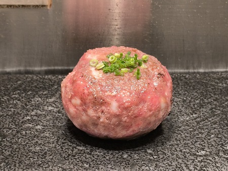 【悲報】あの人気生ハンバーグ店でO157食中毒発生、その見た目がガチでヤバイ