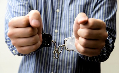 【悲報】 19歳男性、女子高生とエッチして逮捕www