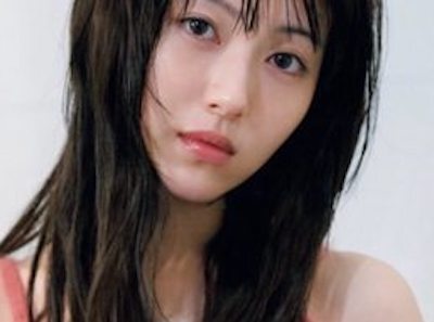 【画像】浜辺美波さん、かなり立派な乳房を隠し持っていた！