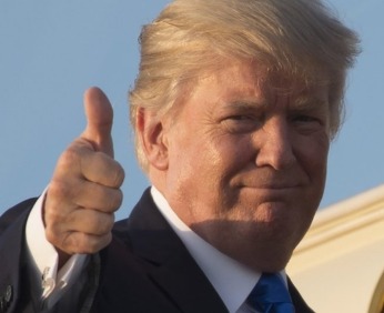 【朗報】ドナルド・トランプ、自由の女神像を妊娠・出産させるwww