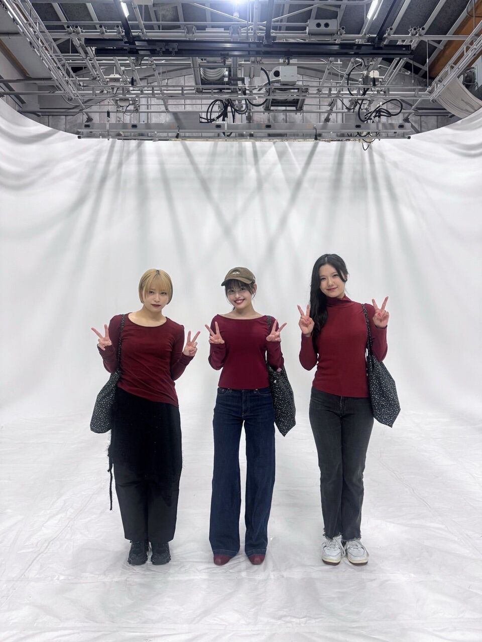 【朗報】アンジュルム3人、偶然の赤トップス被りでリンクコーデ完成