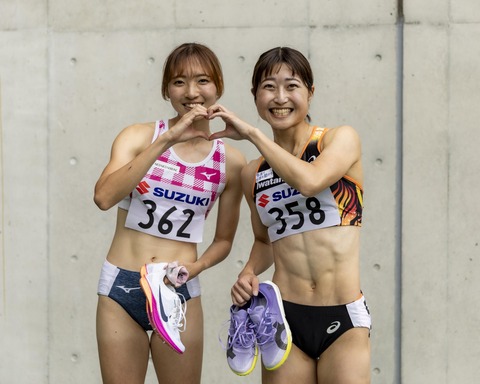 【画像】陸上女子、腹筋バッキバキwww