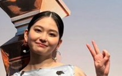 【画像】山田杏奈ちゃん、お●ぱいの形をくっきりさせてしまう！