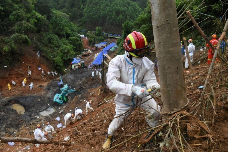 132人死亡の中国旅客機墜落、故意の疑い強まる 操縦席のスイッチ操作をデータが記録
