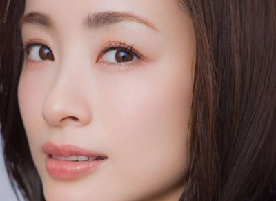 【画像】上戸彩(40)の現在の色気が限界突破！これでシコるなと言う方が無理やろ！