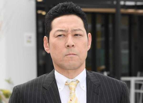 東野幸治、粗品を絶賛。「芸人みんなが椅子取りゲームやってる中で、アイツだけは椅子を作ってる」
