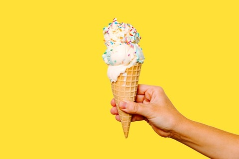 ソフトクリームをコーンじゃなくてカップで頼む奴www