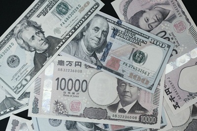 【悲報】ドル円さん、何度介入しても元に戻ろうとしてしまう…