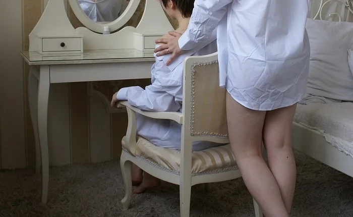 【画像】撮影前のAV女優さん、何かを仕込んでるｗ
