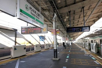 【動画】駅でJKにセクハラしてるおっさん、見つかる…