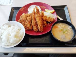 【悲報】かつや、 カツ丼600円の壁に直面