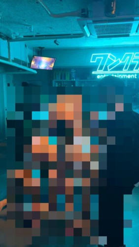 【闇深】港区で全裸人間シャンパンタワー → 男「AI動画だ」→ 女「逃げるな」