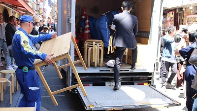 【画像】上野、一斉摘発されてしまうwww