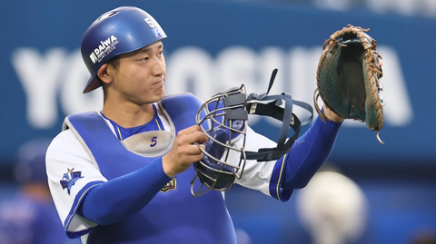 【悲報】DeNAフロント「正捕手トレードに出して若い捕手売り出すで！」→1試合で５盗塁される