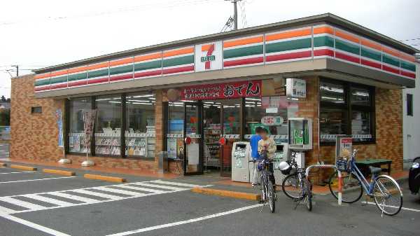 外国人コンビニ店員さん、最低賃金なのに店内で大暴れする凶悪関西人ジャップを取り押さえ！こんなチンパンと戦うの割に合わんわ