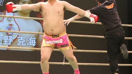 【悲報】ヘビー級プロレスラー2人がキックボクシングに挑戦も24秒と72秒でKO負け