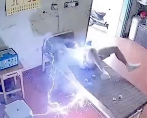 【動画】電気治療器が故障した事故、怖すぎワロタ(((ﾟДﾟ)))