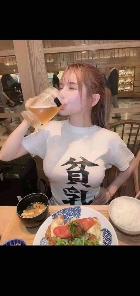 【画像】｢貧乳｣がビール一気飲みしててワロタwww