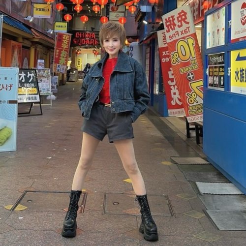 【画像】小柳ルミ子さん（73）、ショートパンツで美脚を披露してしまう