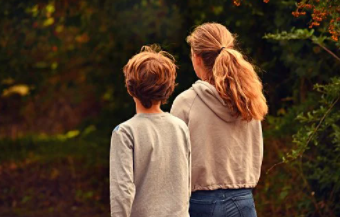 21歳で結婚した弟が、姪(中学生)を連れて帰省。弟「ぐふっ」俺「え？泣いてんの？」弟「号泣」俺「？」目の前にいる姪を見たら…
