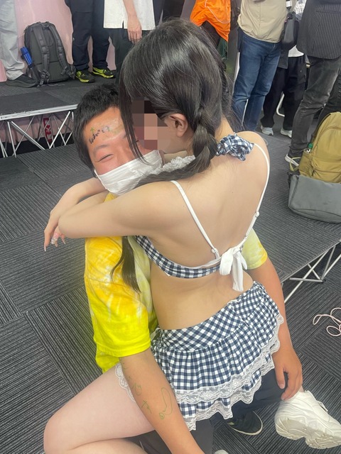 【朗報】JK地下アイドルのファンサやばいwww