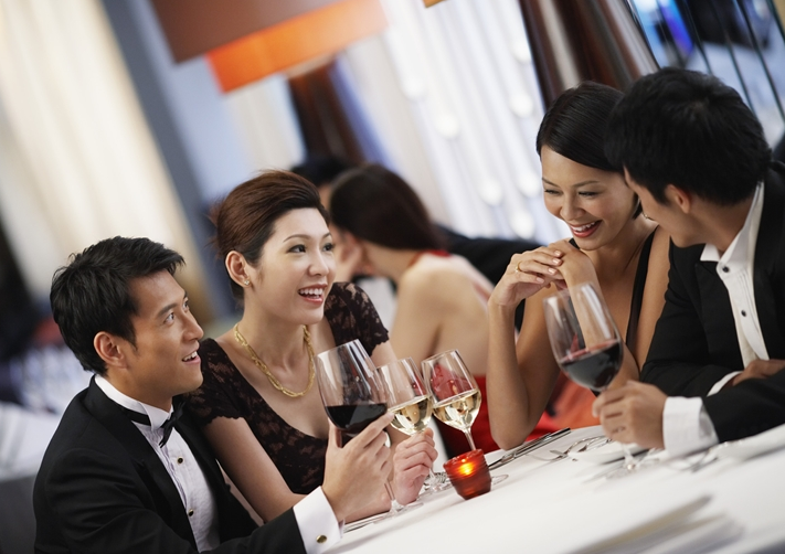 アラフォーで婚活はじめてみたけど全然ダメだったので、あきらめてパーティーで食事だけに集中したら想定外過ぎる展開に………