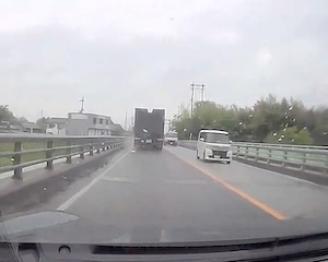 【滋賀】納車後1時間でジープに突っ込まれたGR86乗りのドラレコが悲しい。