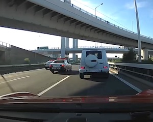 【動画】これは正しい性能の使い方。首都高で総理車列に遭遇したポルシェ乗りの車載。