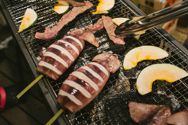 【画像】こういう薄着でBBQしてるJKって良いよな♡♡♡♡♡♡♡