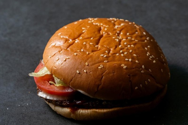 【仰天】じじい「吉野家は250円、マックは80円で食えた」嘘をつくなと炎上してしまうwww