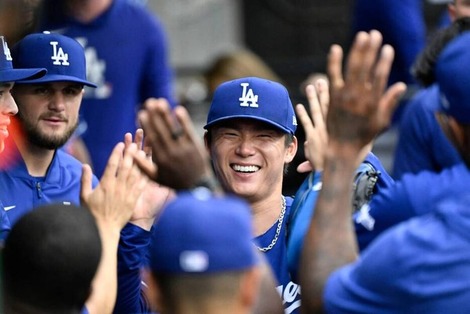 【悲報】山本由伸、あと1人でMLB歴代記録タイ→まさかのエラーで夢散る…