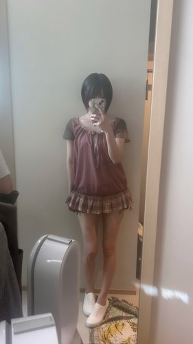 【画像】あのちゃんさん、超ミニ生美脚ショットを披露してしまう