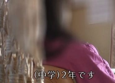【画像】中2女子、妊娠したおなかを公開されてしまう「避妊とかよくわかんない…」